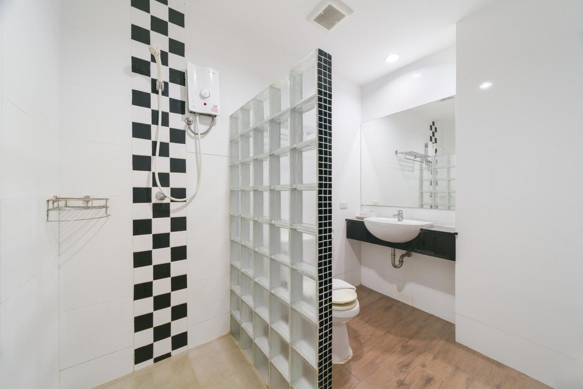 Hisotel Hotel 4*